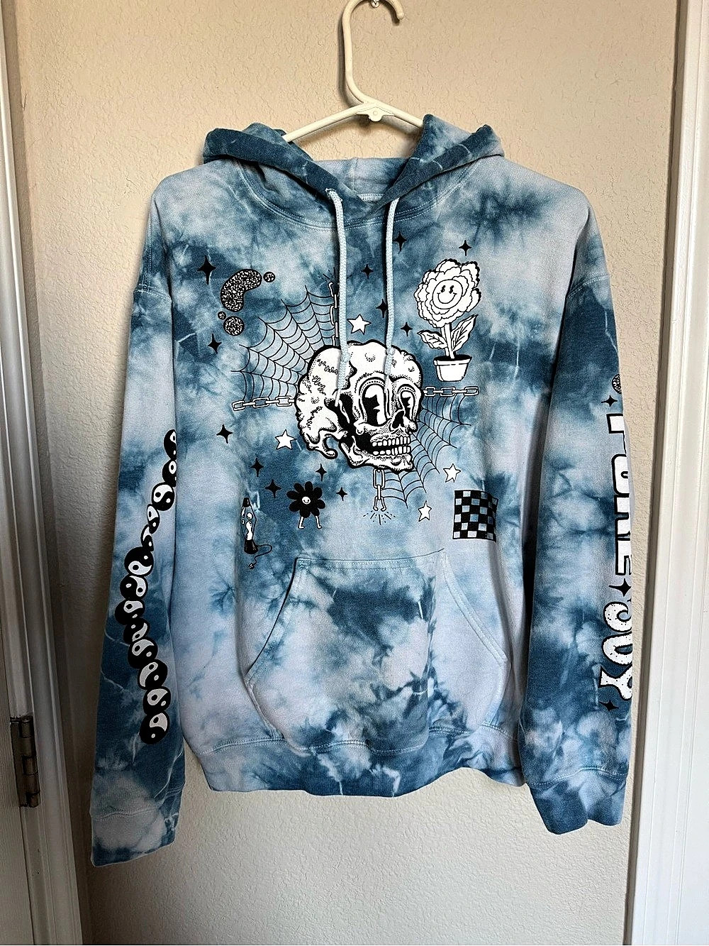 A Lab Tie-Dye Graphic Hoodie in Blue & White Size Medium